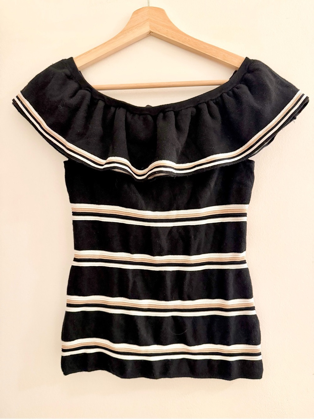 White House Black Market Sweater Women’s Small Off Shoulder Ruffled Sleeveless